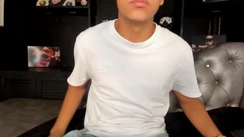 Isaac  online show from December 17, 8:37 pm