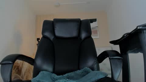 isaac_cryston online show from February 6, 10:06 pm