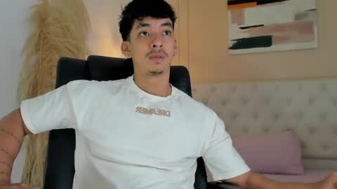 isaac_cryston online show from November 8, 9:18 pm