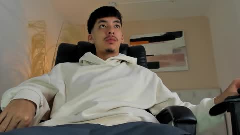 isaac_cryston online show from December 13, 10:38 pm