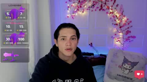 isaac online show from April 5, 9:33 pm