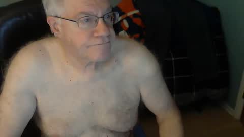 islesman22 online show from December 2, 10:27 am