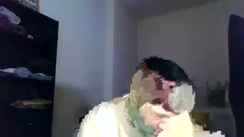 Snapshot of italianboybcn chatting on February 1, 8:18 am italianboybcn online show from February 1, 8:18 am