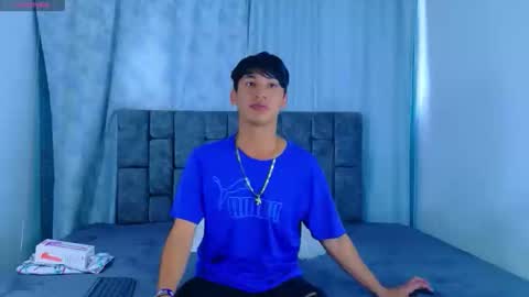 ithan_kingtwin online show from May 26, 8:27 pm