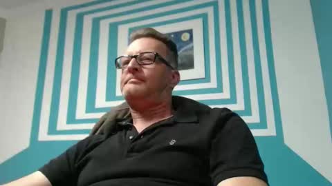 itsmeyes69 online show from September 14, 12:01 am