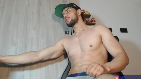 ivanhot279 online show from April 14, 5:40 am