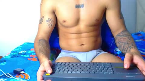 izaack online show from November 30, 10:17 am