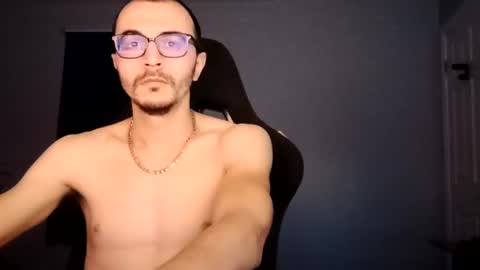 Yoursexxyguy online show from January 21, 5:17 am