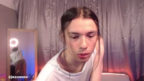 Hey im Jaxxxon check my info     online show from June 13, 1:53 pm