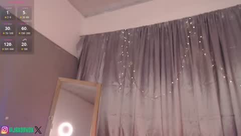 Hey im Jaxxxon check my info     online show from June 24, 2:42 pm