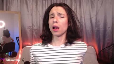 Hey im Jaxxxon check my info     online show from June 16, 11:56 am