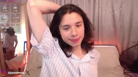 Hey im Jaxxxon check my info     online show from June 18, 1:38 pm