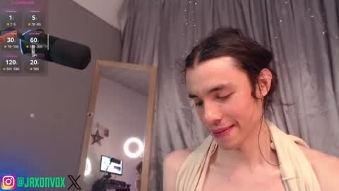 Hey im Jaxxxon check my info     online show from July 8, 4:22 pm