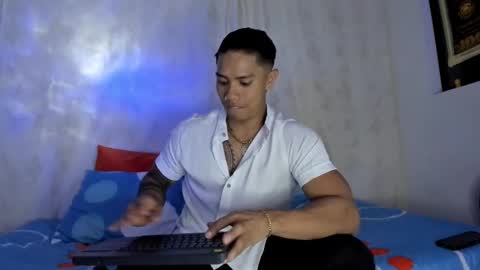 Snapshot of j_musiry chatting on March 1, 5:53 am i am juan musiry independent model online show from March 1, 5:53 am