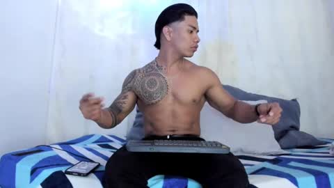 Snapshot of j_musiry chatting on December 28, 3:27 pm i am juan musiry independent model online show from December 28, 3:27 pm