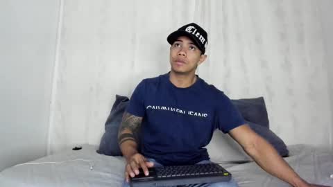 Snapshot of j_musiry chatting on December 24, 9:50 am i am juan musiry independent model online show from December 24, 9:50 am