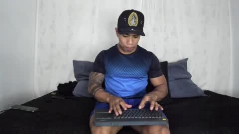 Snapshot of j_musiry chatting on January 24, 5:10 am i am juan musiry independent model online show from January 24, 5:10 am