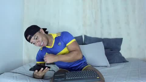 Snapshot of j_musiry chatting on January 16, 5:32 am i am juan musiry independent model online show from January 16, 5:32 am