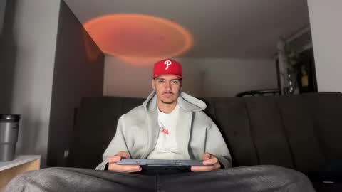 INDEPENDENT MODEL online show from November 28, 3:10 am