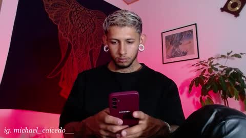 Michael Caicedo online show from October 6, 2:05 am