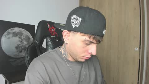 jacobb116 online show from November 8, 1:31 am