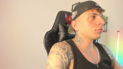 jacobb116 online show from December 21, 2:19 am