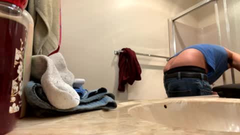 J online show from April 8, 11:42 am