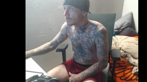 showingitoff online show from October 18, 7:46 am