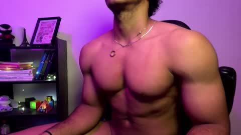 jake_hill1 online show from November 8, 5:10 am