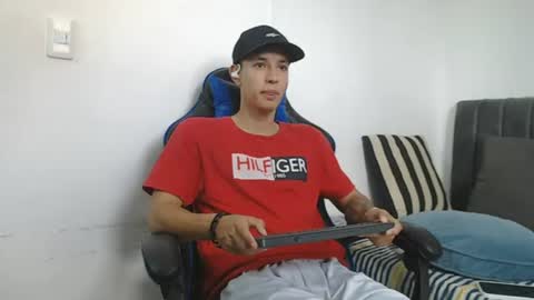 Hi guys im new 3 online show from July 16, 6:15 pm
