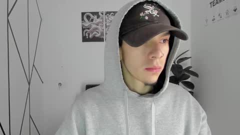 james_adamss_ online show from December 16, 12:34 pm