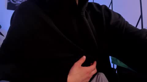 james_adamss_ online show from November 27, 4:21 pm