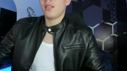 james_cr online show from July 17, 8:59 pm