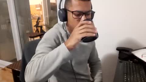 Jamie Lonnas online show from June 18, 2:57 am