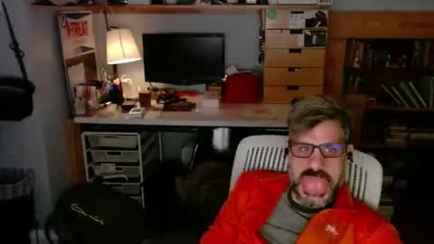 jareth_returns online show from November 16, 2:57 am