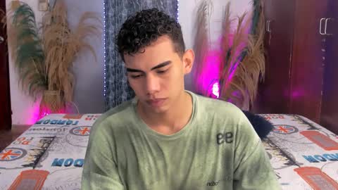 javi15  online show from December 15, 6:49 pm