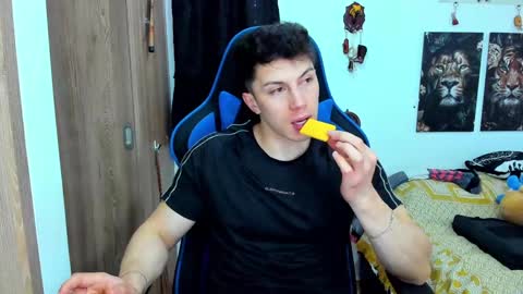 Javier online show from December 31, 4:04 pm