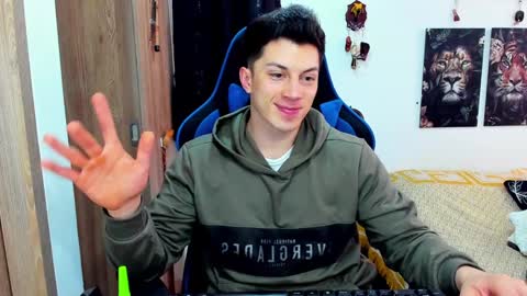 Javier online show from December 13, 7:10 pm