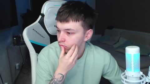 Jayce online show from December 17, 1:50 am