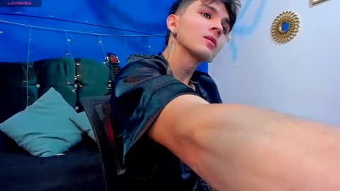 J online show from December 22, 8:25 pm