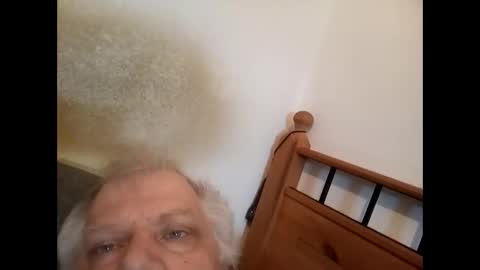 jemini0 online show from April 4, 2:58 pm