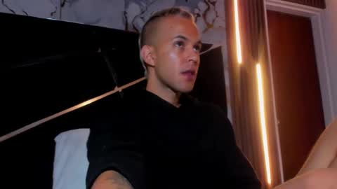 Snapshot of jeremmy_5_ chatting on March 12, 12:15 pm Jeremmy online show from March 12, 12:15 pm