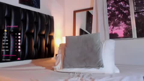 Snapshot of jeremmy_5_ chatting on December 6, 12:27 pm Jeremmy online show from December 6, 12:27 pm