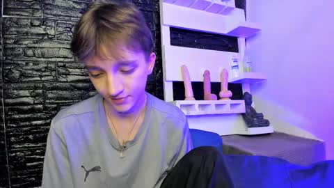 jero independent model online show from February 20, 6:17 am