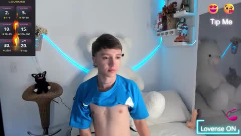 jero independent model online show from March 27, 8:26 am