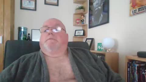 Snapshot of jerseyhammer01 chatting on March 5, 8:43 am Harry online show from March 5, 8:43 am