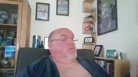 Snapshot of jerseyhammer01 chatting on September 23, 8:02 am Harry online show from September 23, 8:02 am