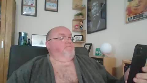 Snapshot of jerseyhammer01 chatting on February 16, 9:04 am Harry online show from February 16, 9:04 am