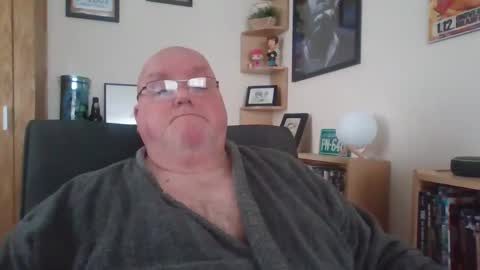 Snapshot of jerseyhammer01 chatting on March 8, 9:24 am Harry online show from March 8, 9:24 am