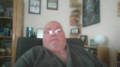 Snapshot of jerseyhammer01 chatting on February 8, 9:03 am Harry online show from February 8, 9:03 am